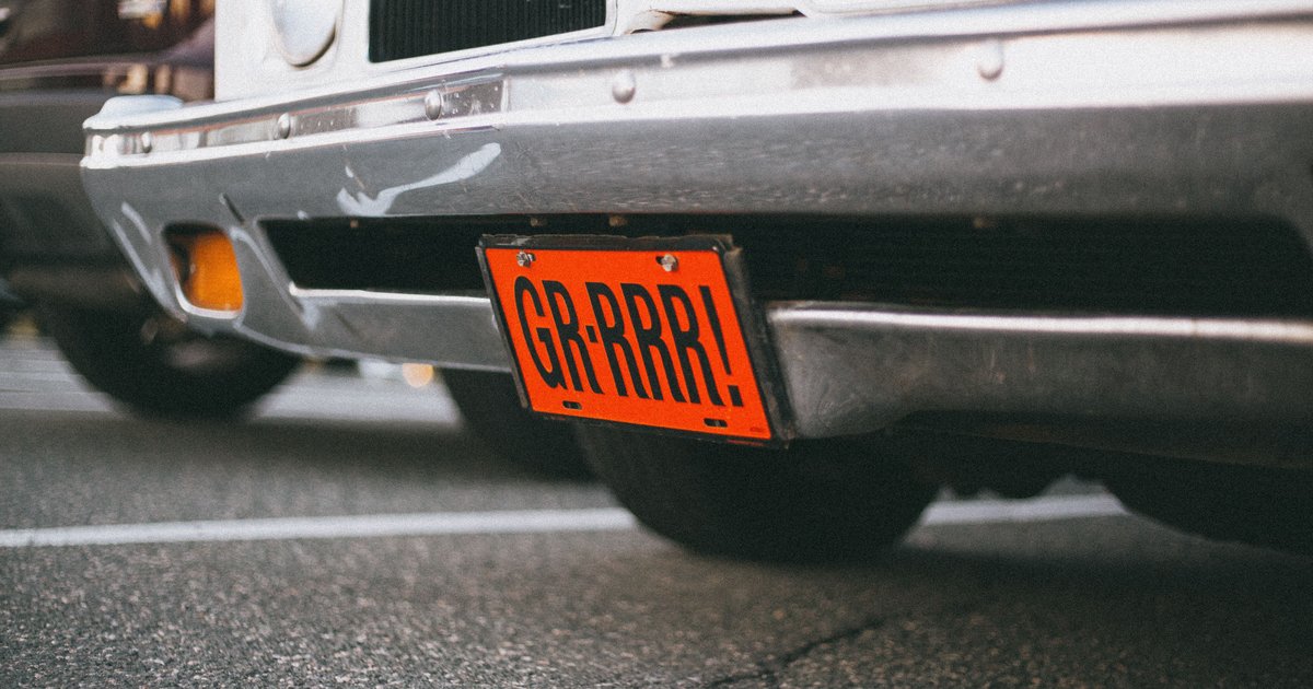 Close-up of a Missouri license plate mounted on a car bumper illustrating license plate laws in Missouri