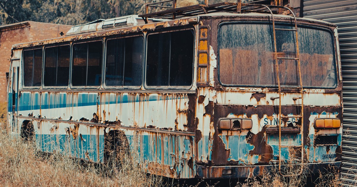 Los Angeles Abandoned Vehicle: How to Report & Remove It